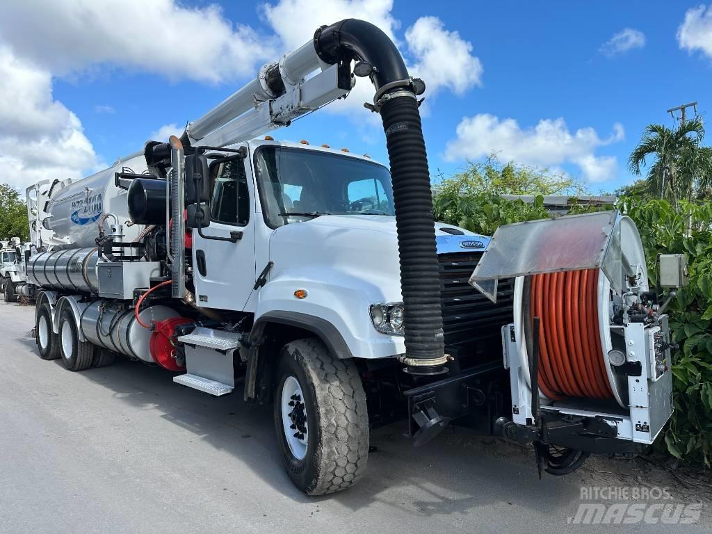 Freightliner 114 SD Saug- und Druckwagen