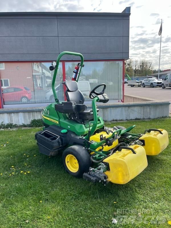 John Deere 2750 E Grünflächenmäher