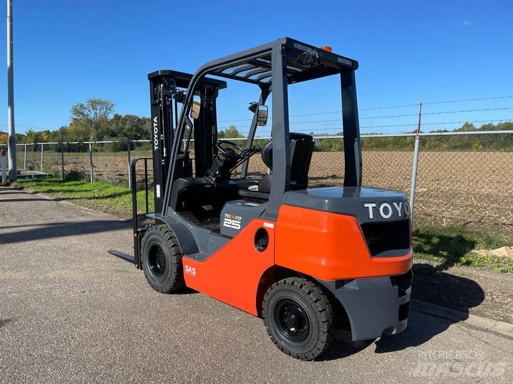 Toyota 8 FD F 25 Diesel heftrucks