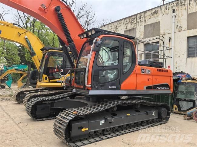 Doosan DX 300 LC Raupenbagger
