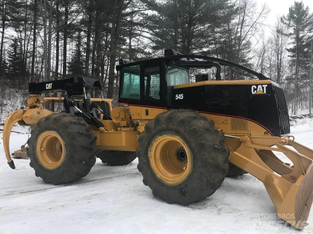 CAT 545 Stammholzschlepper