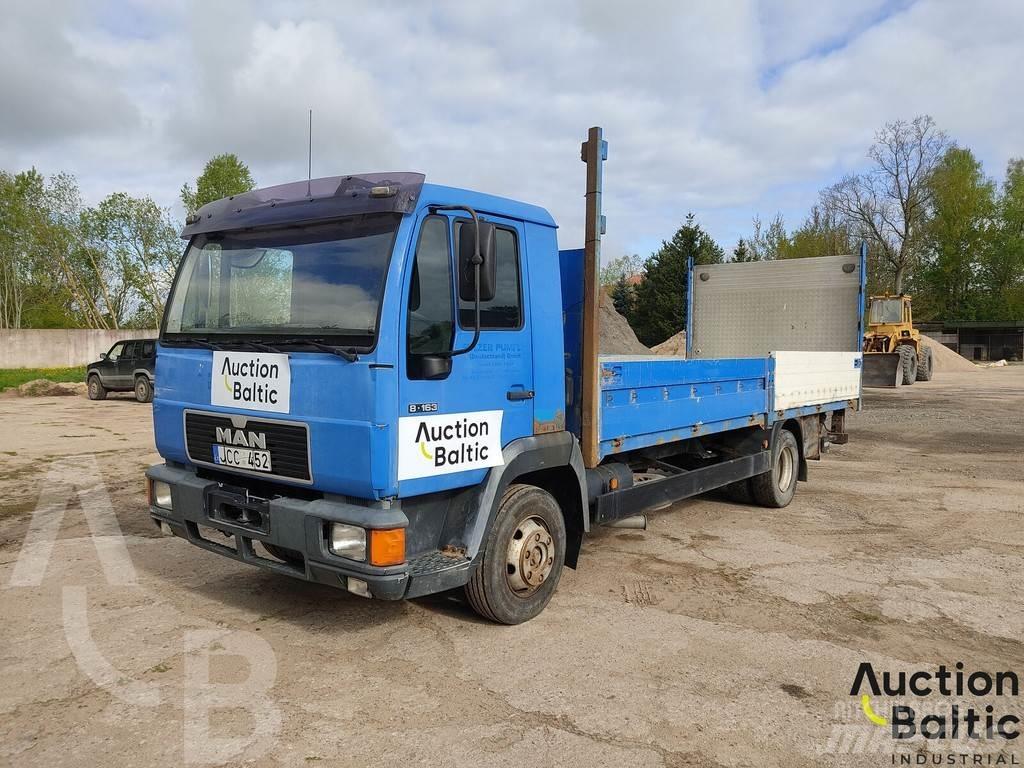 MAN L2000 Pritschenwagen/Pritschenwagen mit Seitenklappe