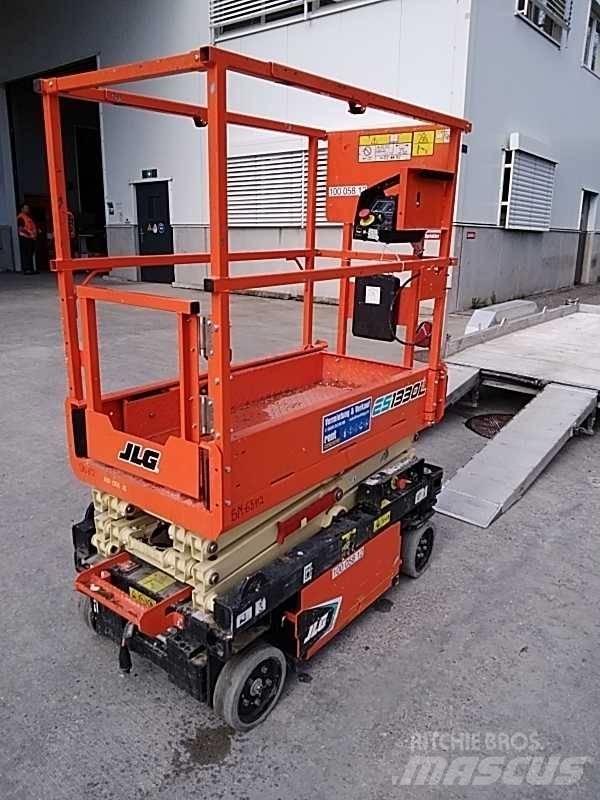 JLG ES 1330 L Scheren-Arbeitsbühnen
