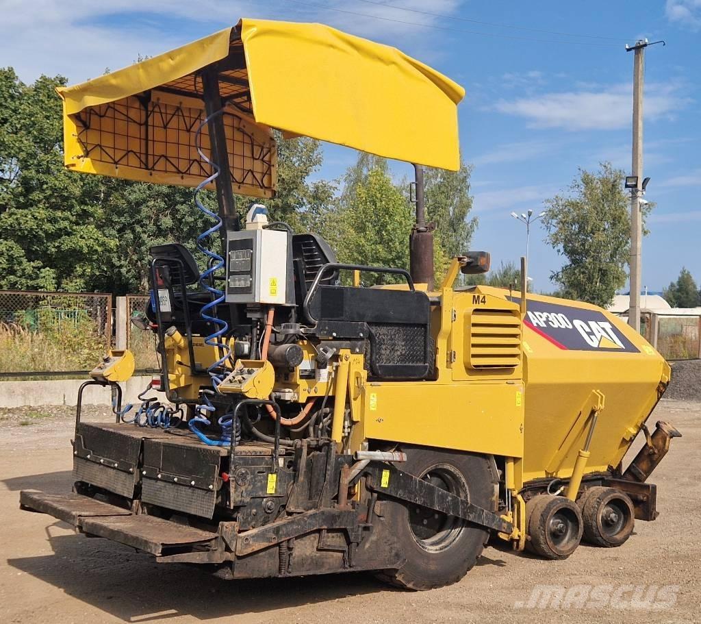 CAT AP300 Strassenfertiger
