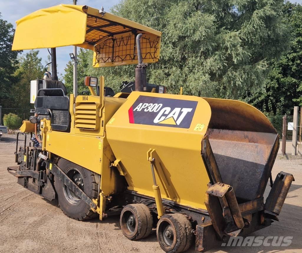 CAT AP300 Strassenfertiger