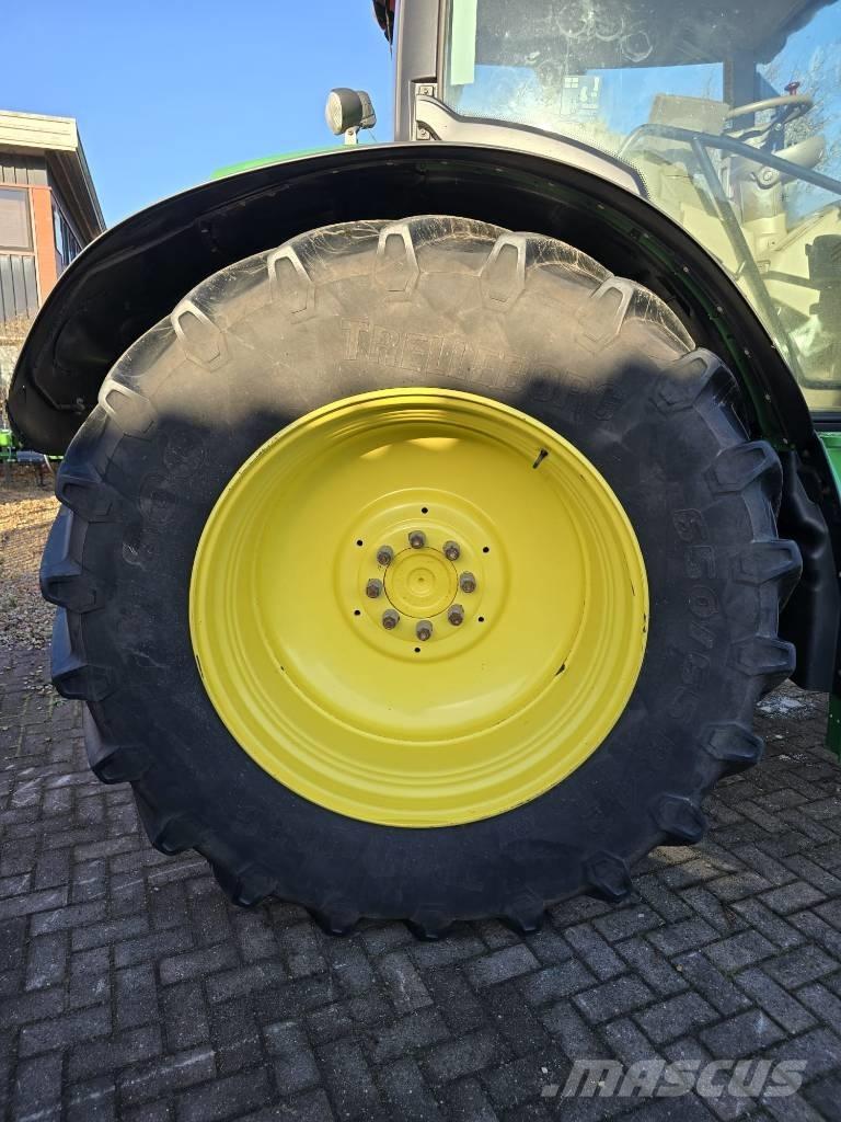 John Deere 6145 R Traktoren