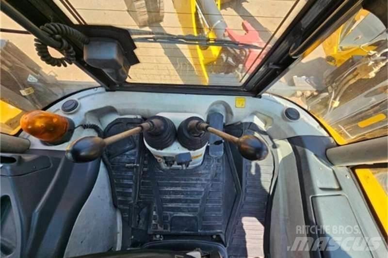 Dezzi CMI 4X4 TLB Baggerlader