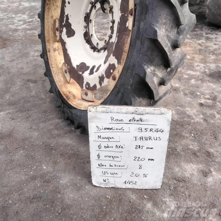 Taurus 9.5R44 Reifen
