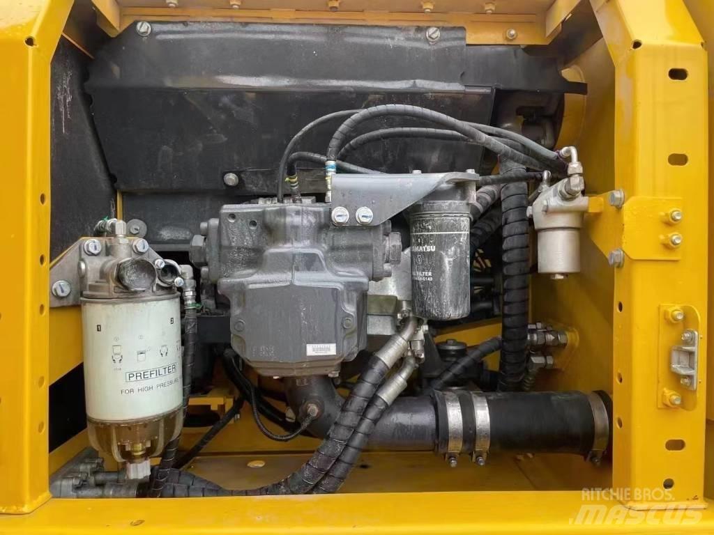 Komatsu PC220-8 Raupenbagger