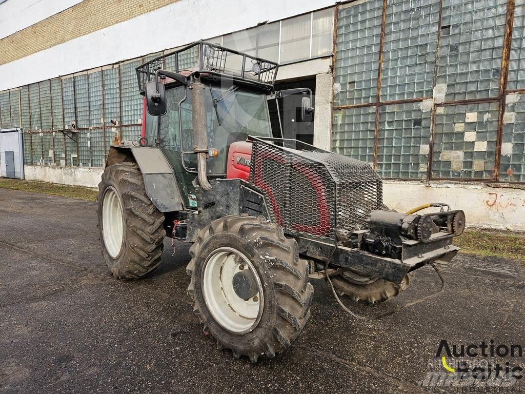 Valtra A 93H Traktoren