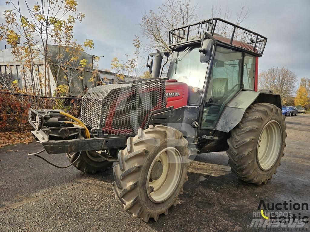 Valtra A 93H Traktoren