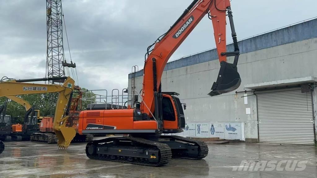 Doosan DX 225 LC Raupenbagger