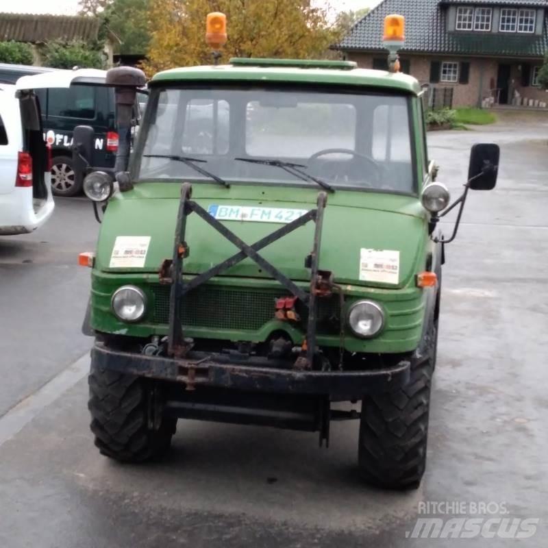 Mercedes-Benz U421 Traktoren