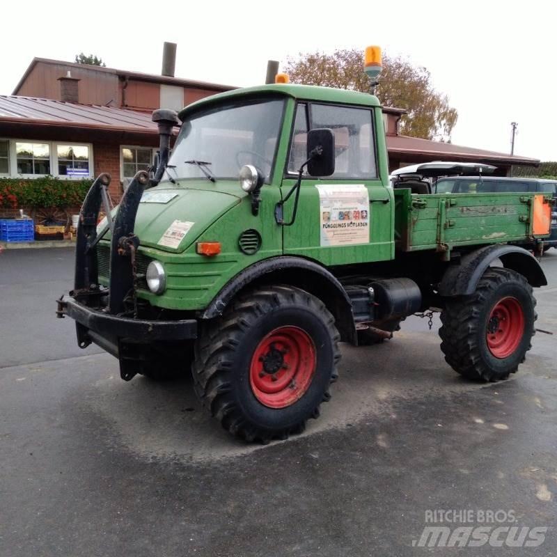 Mercedes-Benz U421 Traktoren