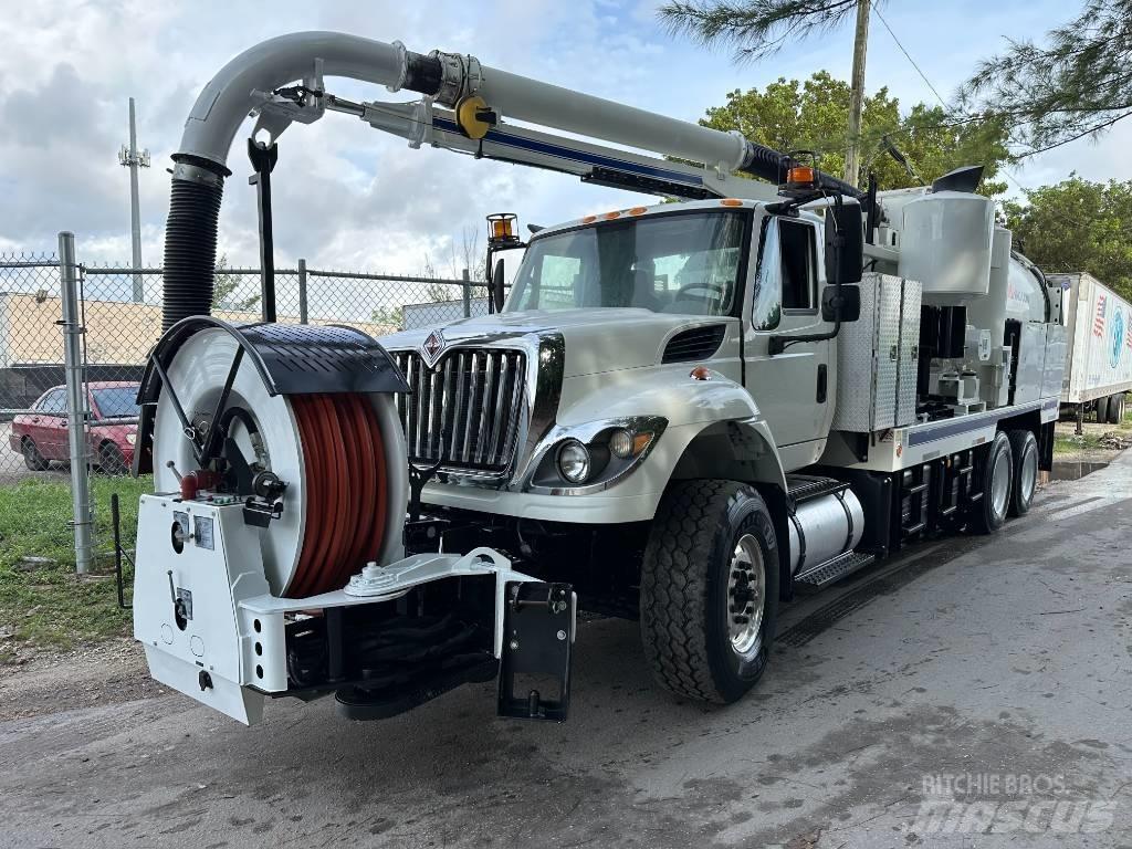 International 7500 Saug- und Druckwagen