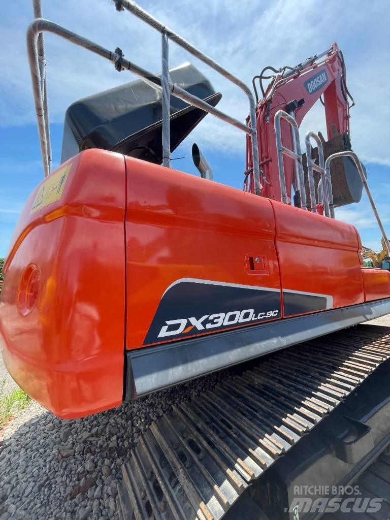 Doosan DX 300 LC Raupenbagger