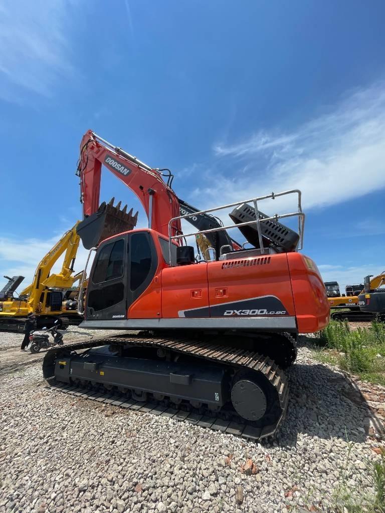 Doosan DX 300 LC Raupenbagger
