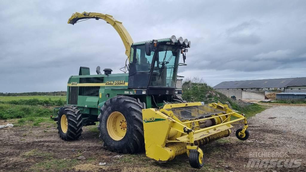 John Deere 6750 Feldhäcksler