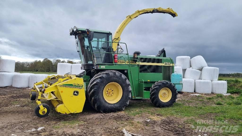 John Deere 6750 Feldhäcksler