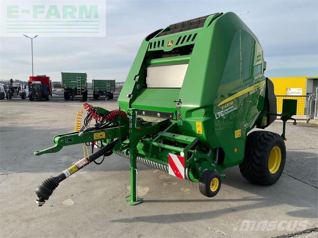 John Deere V451 M Quaderpressen