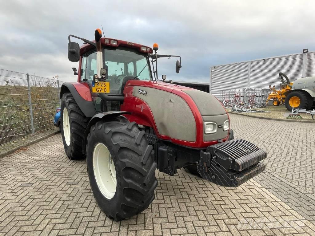 Valtra T120 tractor Traktoren