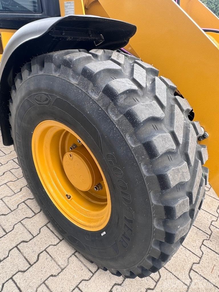 CAT 908 Radlader