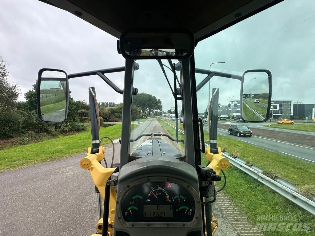 CAT 140M Grader