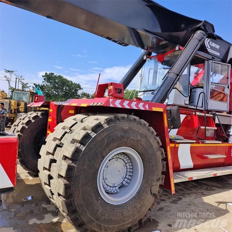 Kalmar DRF 450 Reach-Stacker