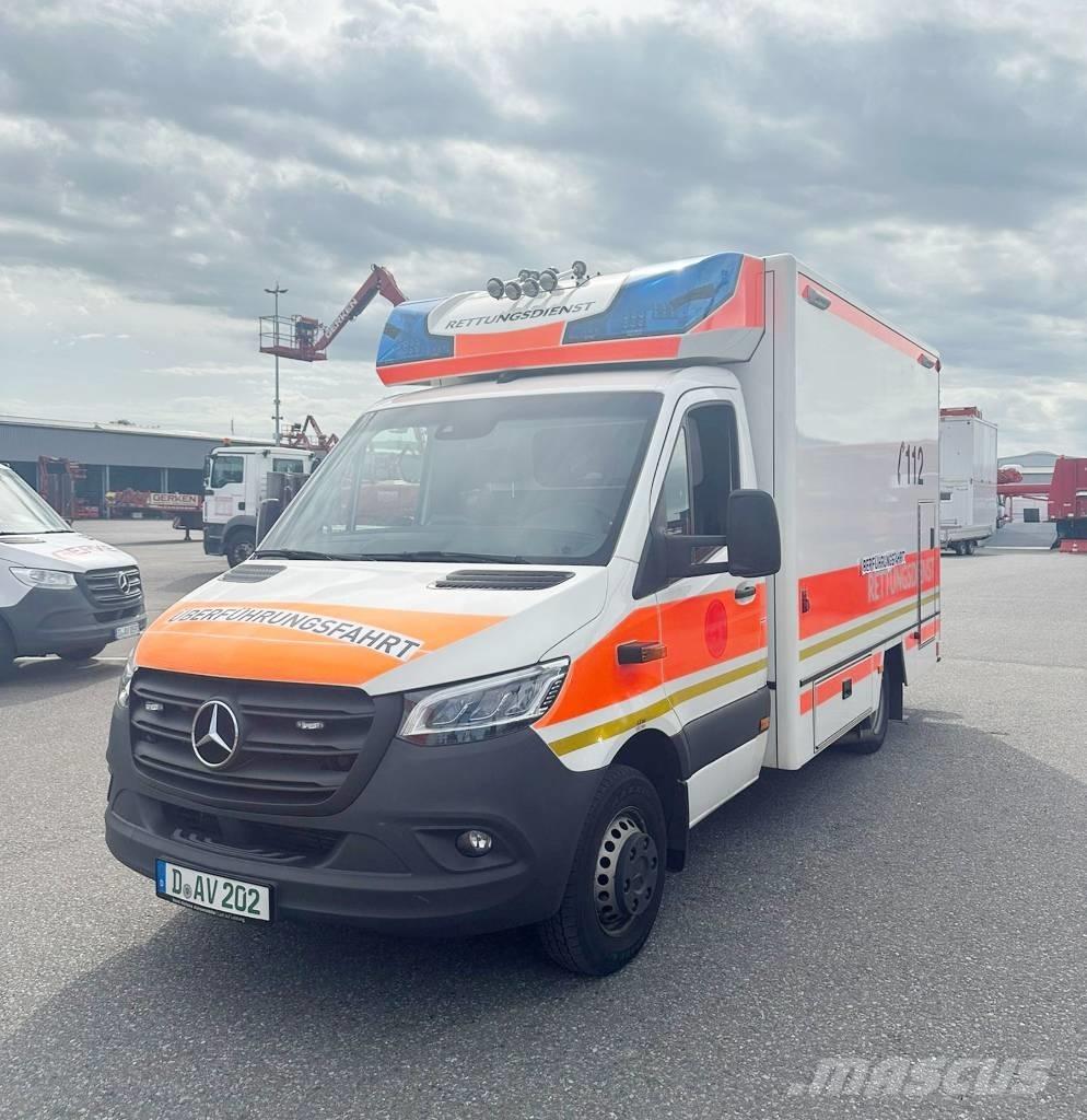 Mercedes-Benz 100 D Krankenwagen