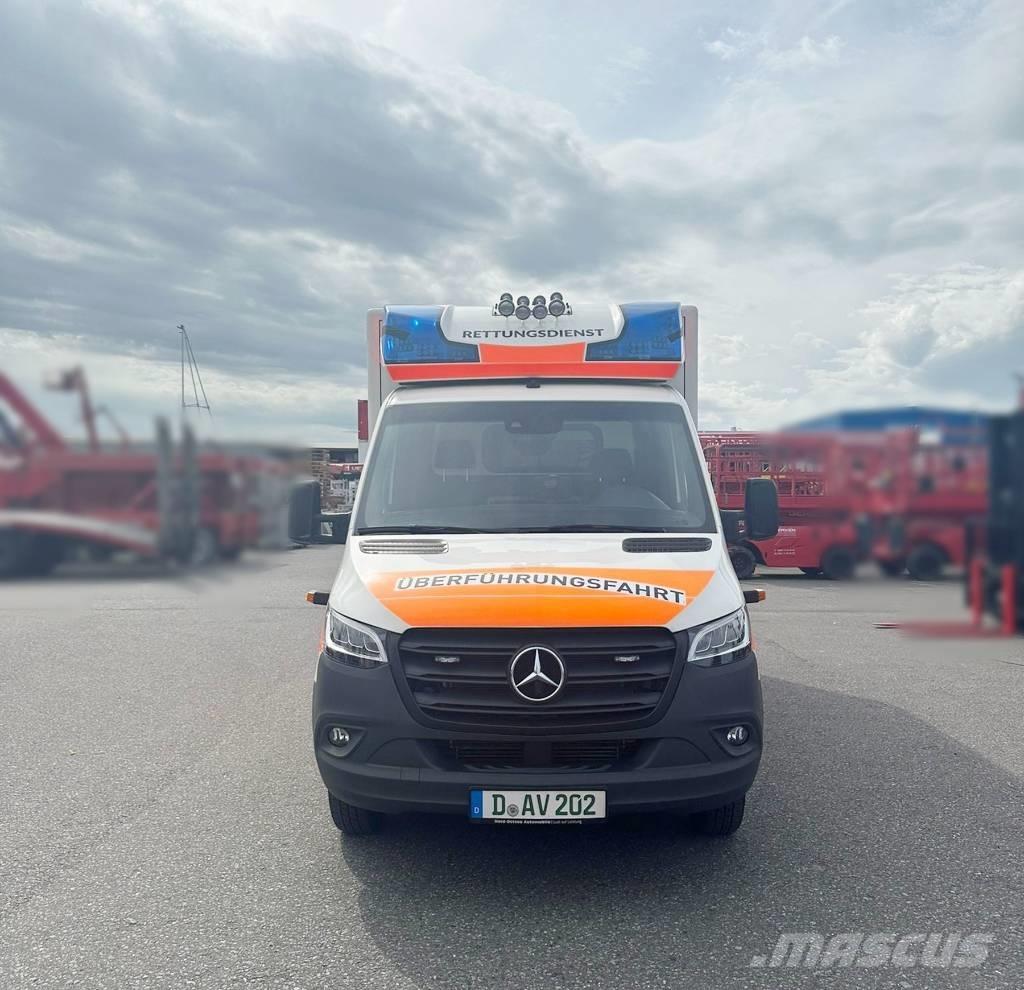 Mercedes-Benz 100 D Krankenwagen
