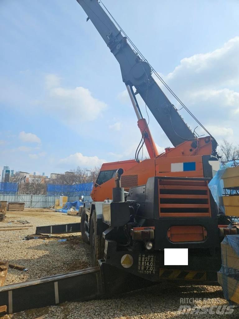 Komatsu LW 250 Ruwterrein kranen
