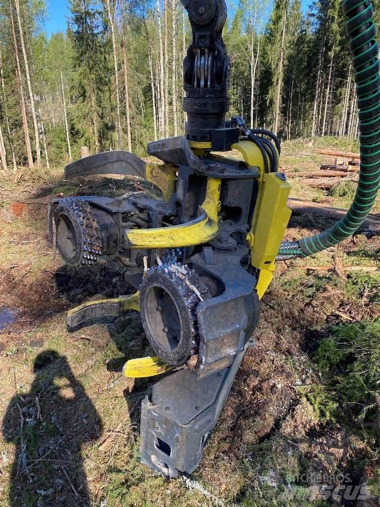 John Deere 1270 G Harvester