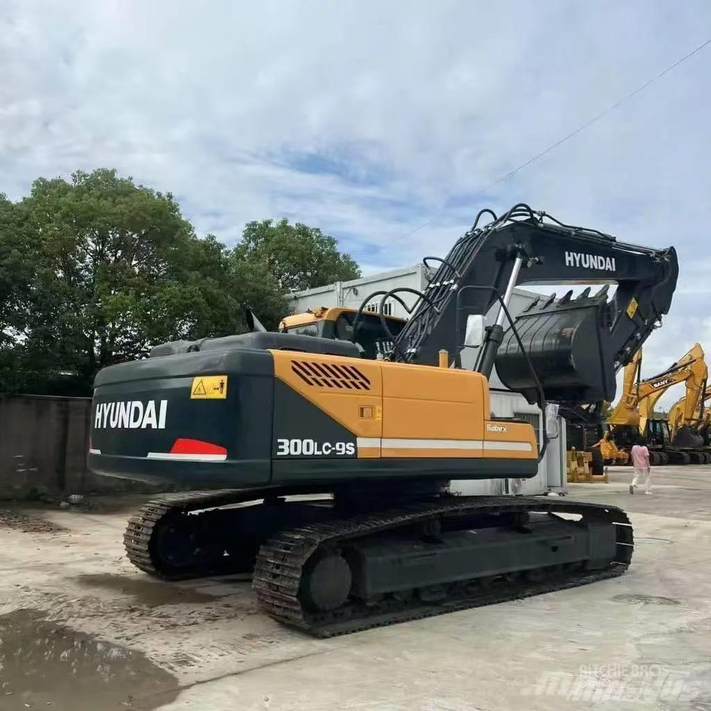 Hyundai 300-9 Raupenbagger