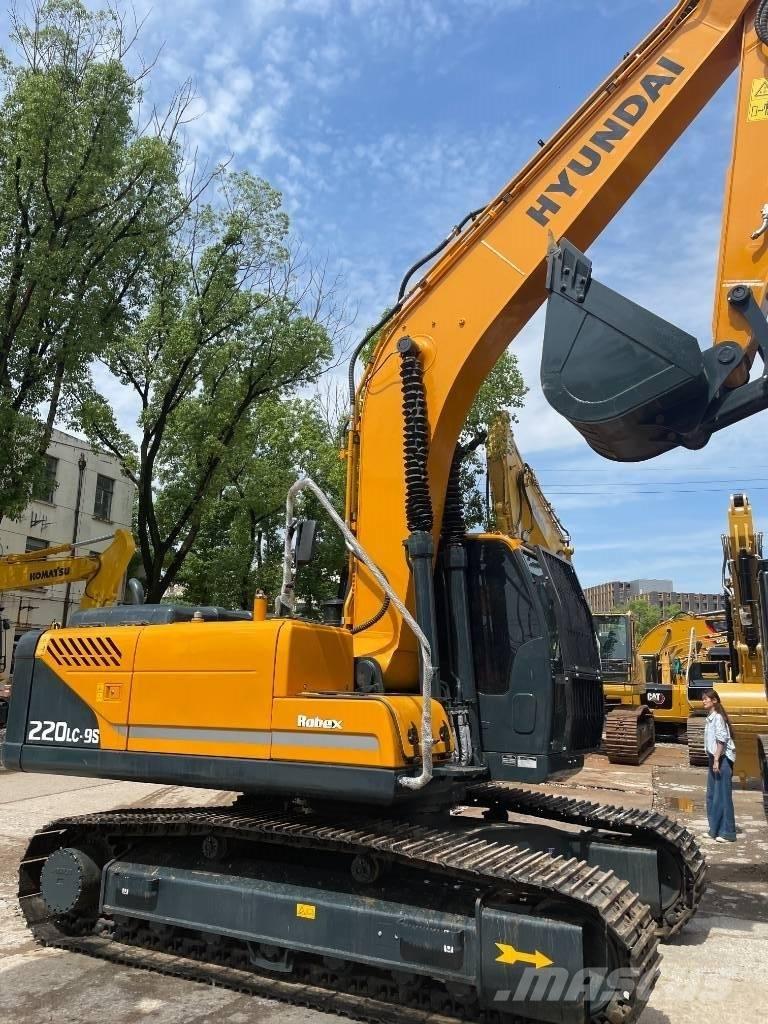 Hyundai 220LC-9S Raupenbagger