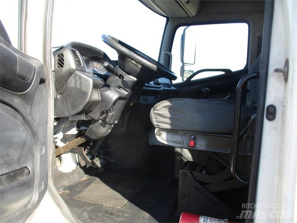 Hino 338 Kleinholztransporter