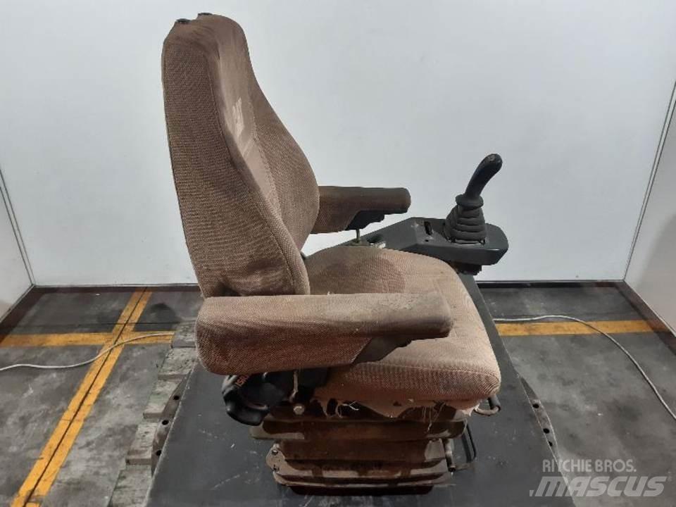 CAT M312 Kabinen