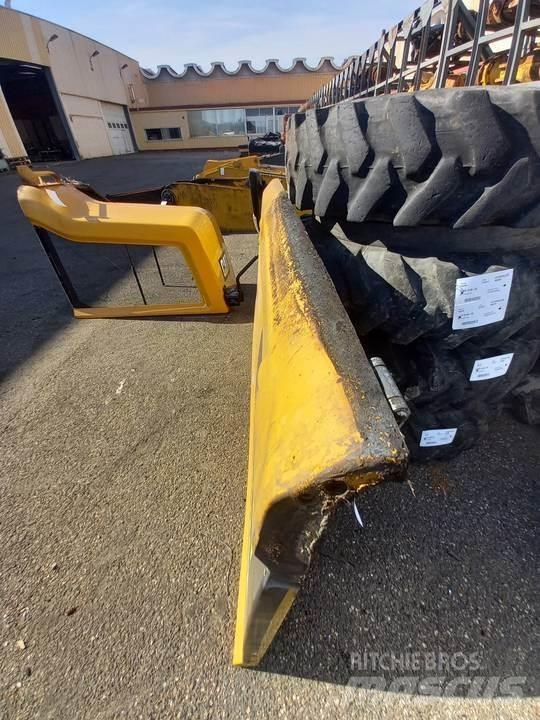 CAT M320F Kabinen