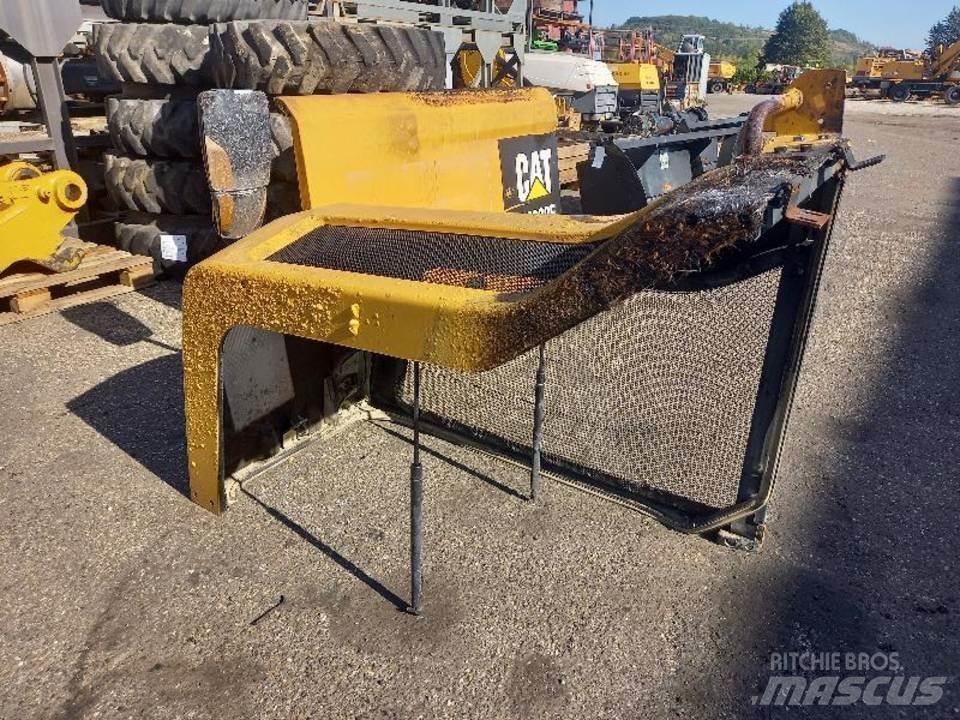 CAT M320F Kabinen