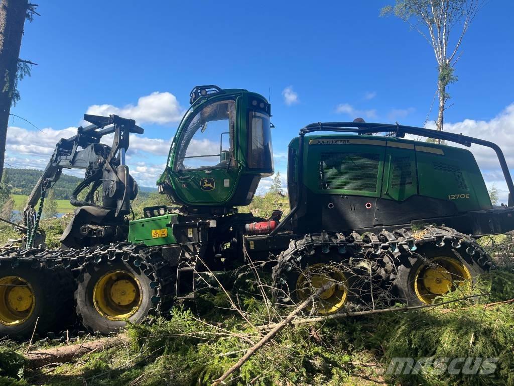 John Deere 1270 E Harvester