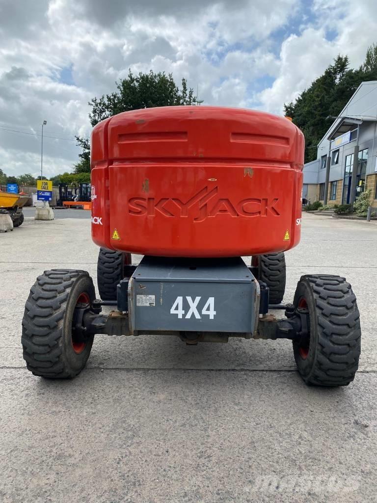 SkyJack SJ 46 AJ Gelenkteleskoparbeitsbühnen