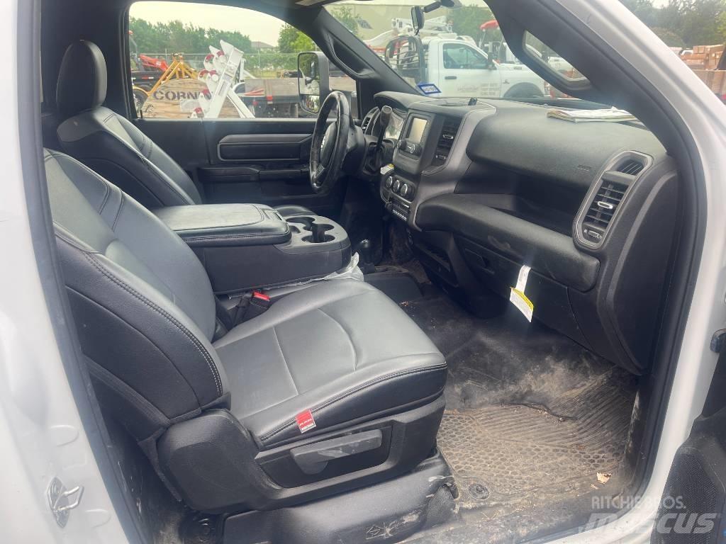 RAM 5500 Pritschenwagen/Pritschenwagen mit Seitenklappe
