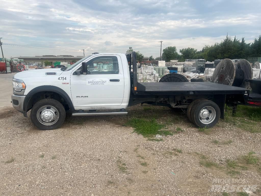 RAM 5500 Pritschenwagen/Pritschenwagen mit Seitenklappe