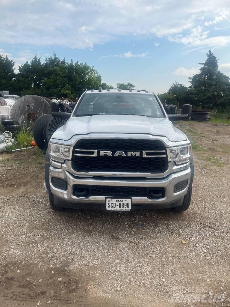 RAM 5500 Pritschenwagen/Pritschenwagen mit Seitenklappe