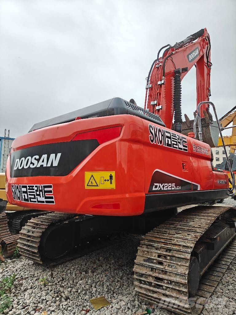 Doosan DX 225 LC-9C Raupenbagger