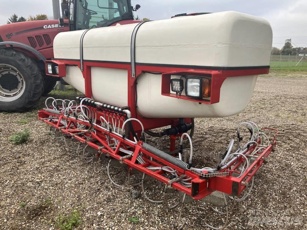  Agrovo 3000 liter Anbauspritzen