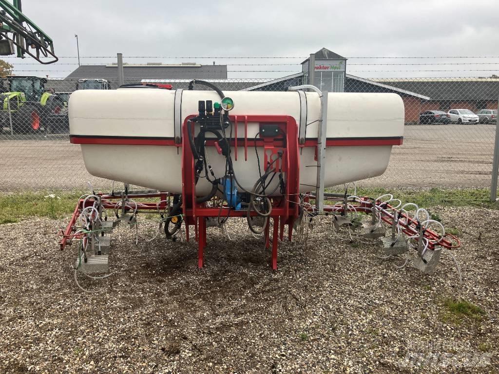  Agrovo 3000 liter Anbauspritzen
