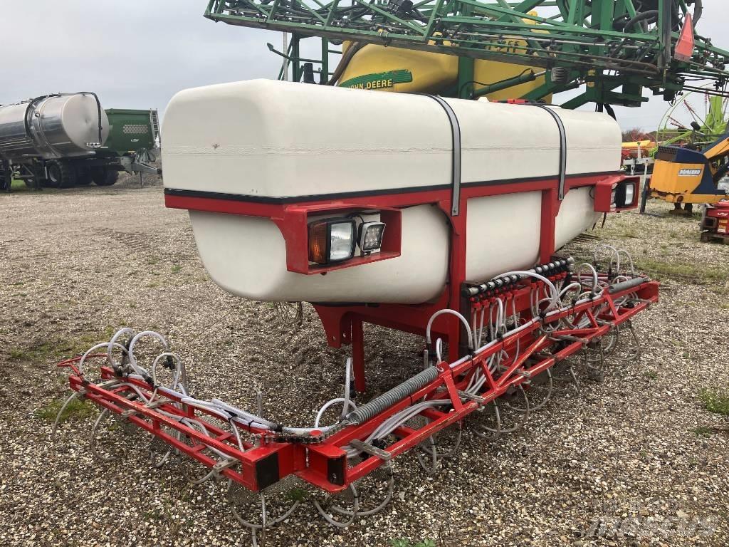  Agrovo 3000 liter Anbauspritzen