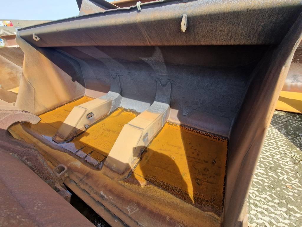 Volvo L 180 Schaufeln