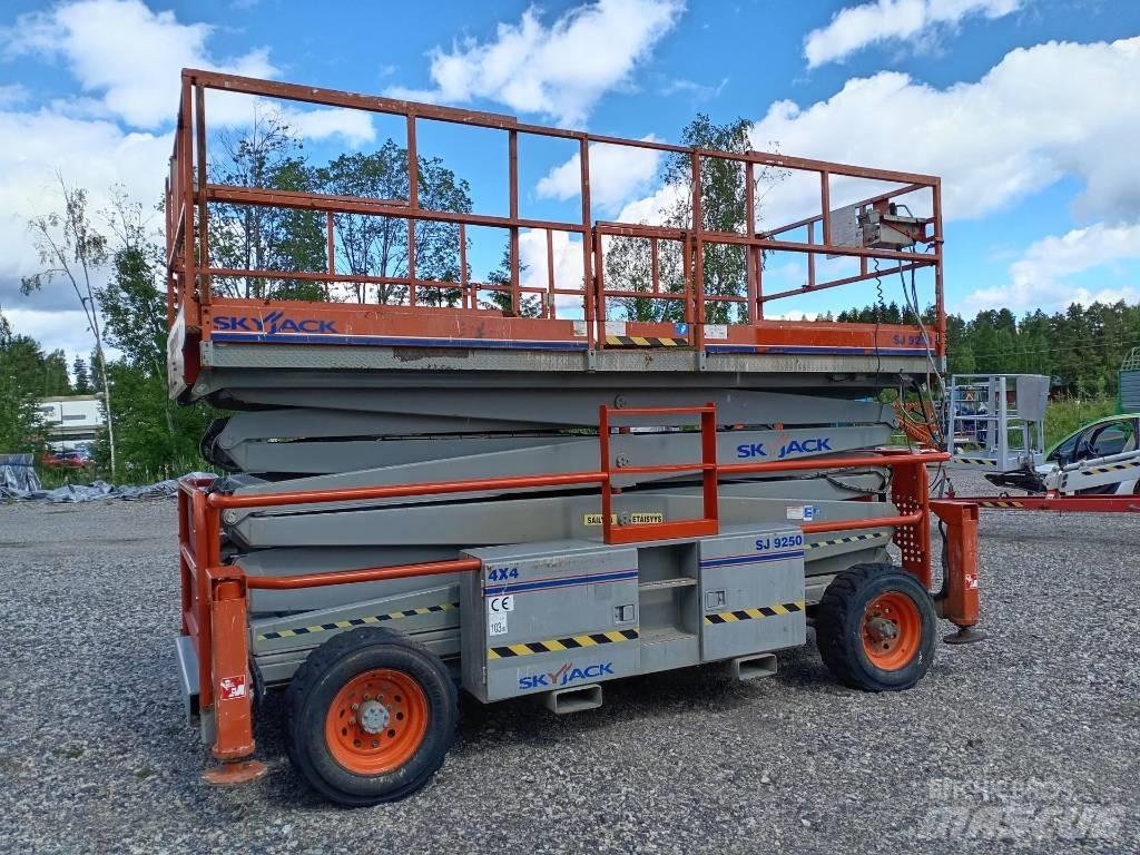 SkyJack SJ 9250 Scheren-Arbeitsbühnen