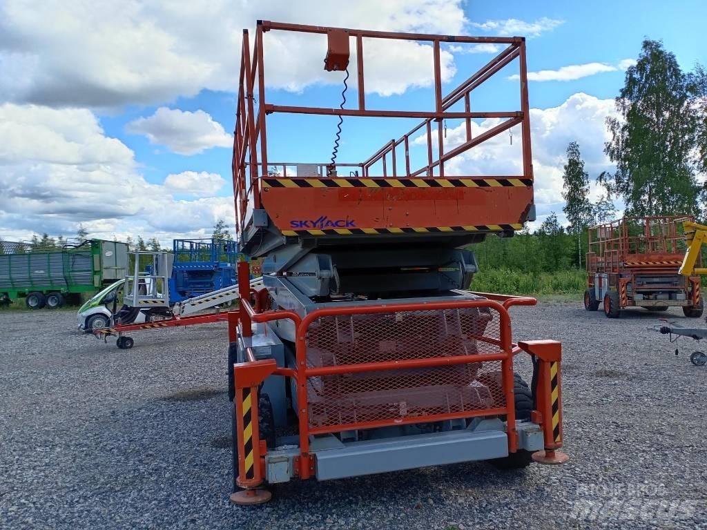 SkyJack SJ 9250 Scheren-Arbeitsbühnen